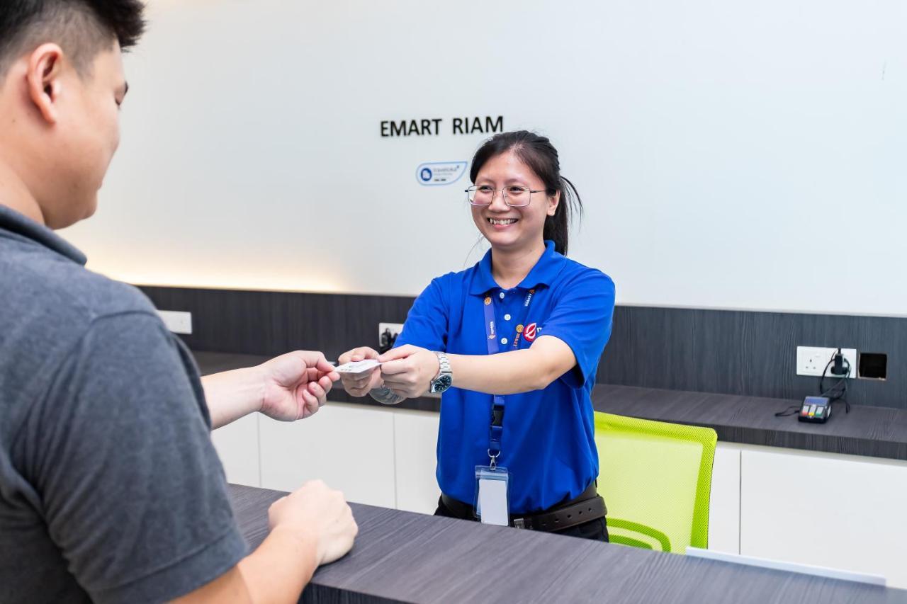 Emart Hotel 米里 外观 照片