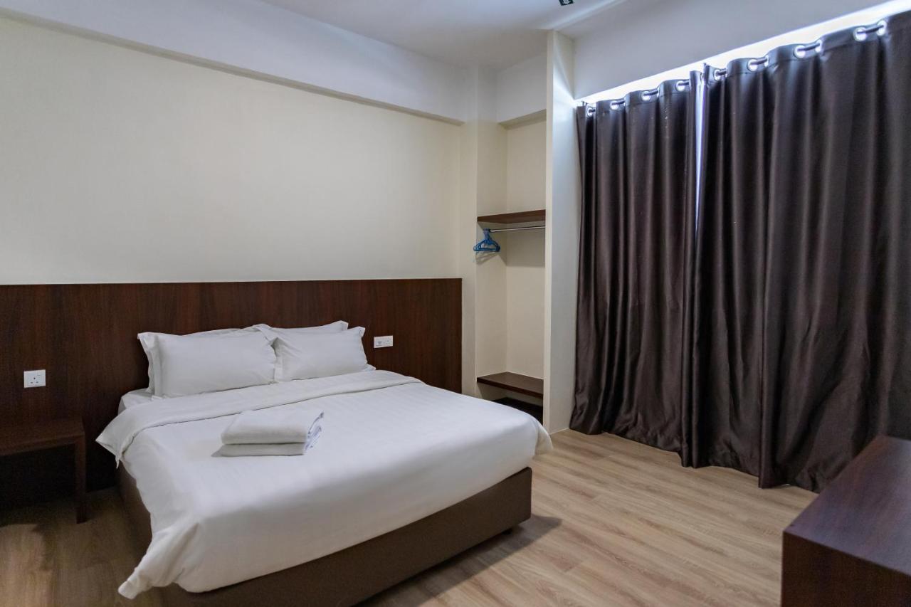 Emart Hotel 米里 外观 照片